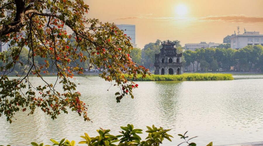 The Lake of the Returned Sword – Hoan Kiem Lake Hanoi travel guide-The Lake of the Returned Sword - Hoan Kiem Lake