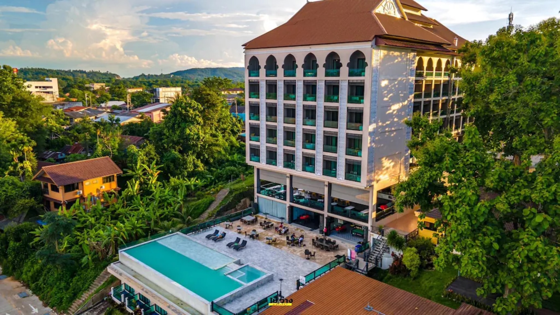Chiang Khong Teak Garden Riverfront Hotel