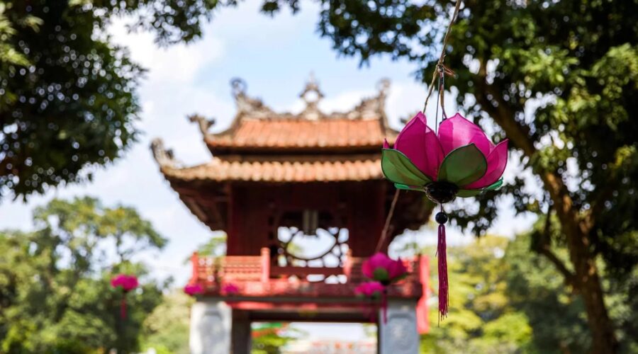 Tips when visiting the Temple of Literature Hanoi