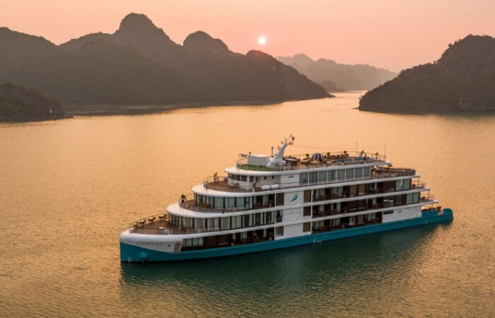 Cruise Capella in Halong Bay