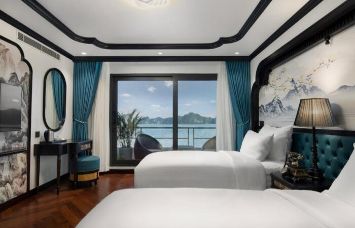 Catherine Cruise in Halong Bay