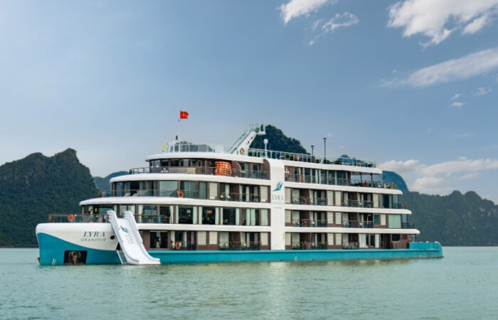 Cruise Lyra Grandeur in Halong Bay
