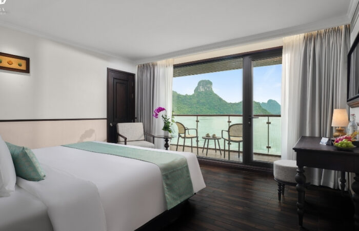 Cruise Lyra Grandeur in Halong Bay