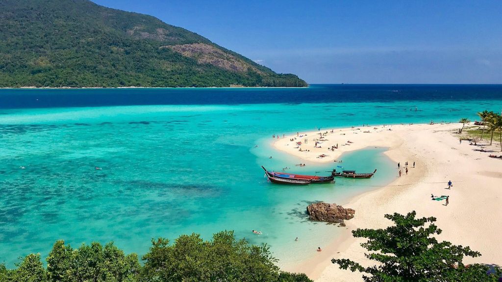 Koh Lipe Thailand beach with clear water and white sand for travelers