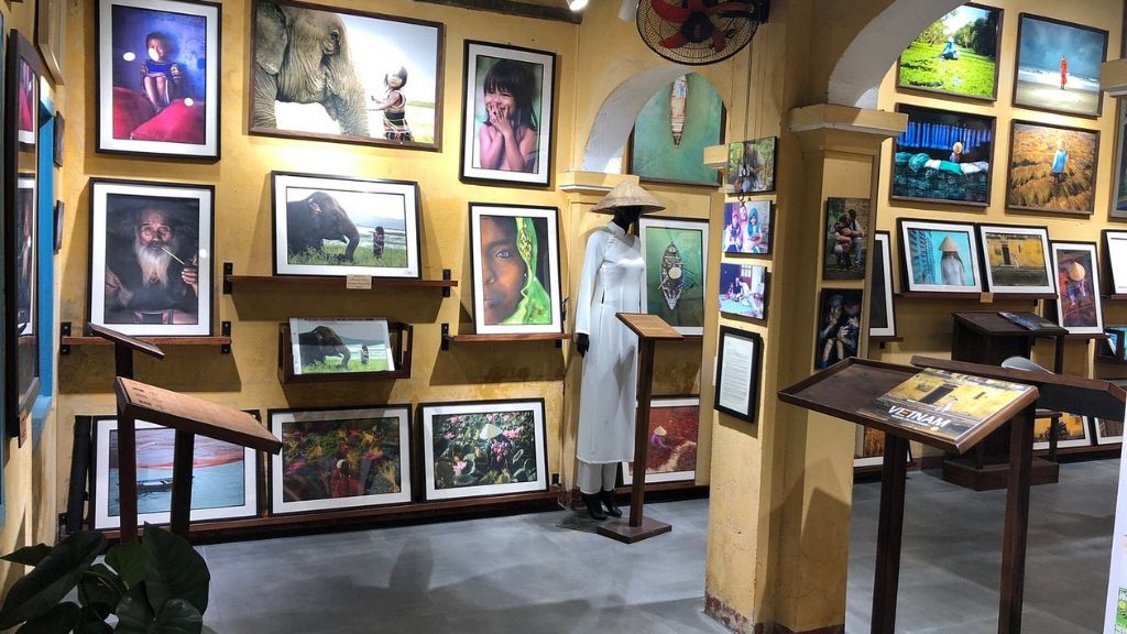 Detailed portraits of Vietnamese people in traditional attire