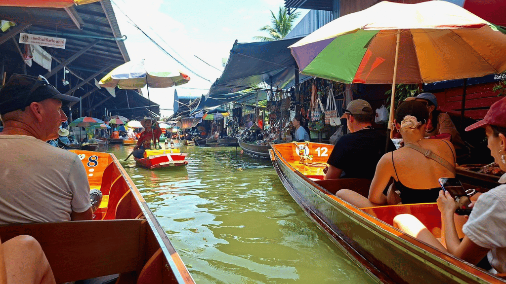 Discovery of the floating market on a traditional wooden boat