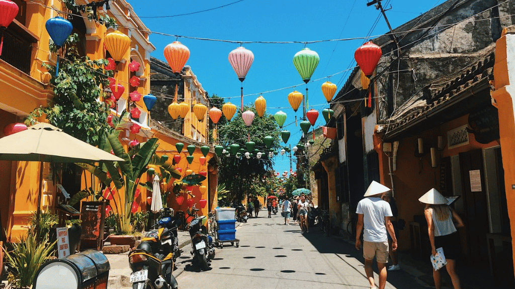 Travel in Hoi An Vietnam during April to June summer season
