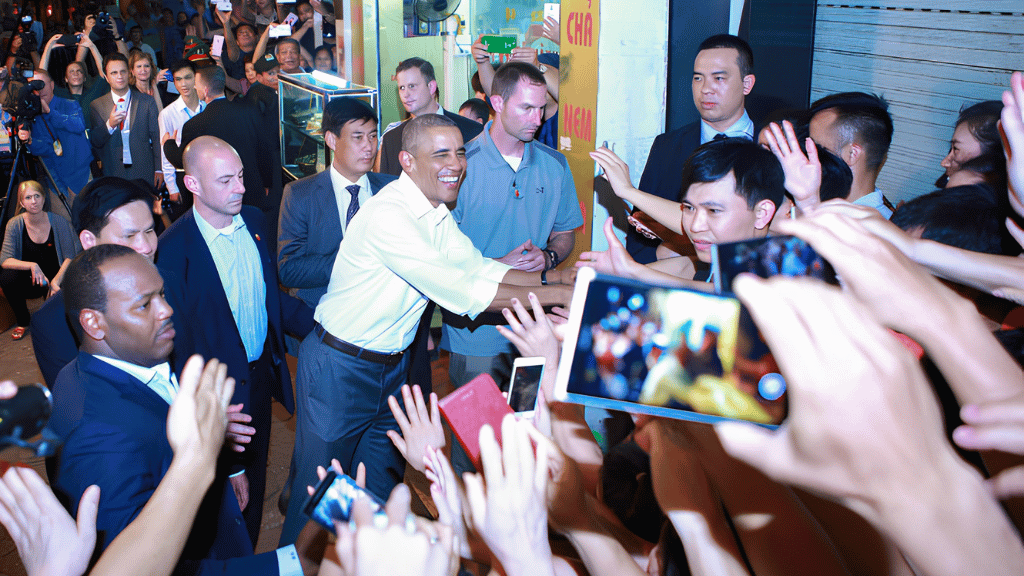Warm reception for former U.S. President Barack Obama by locals in Hanoi