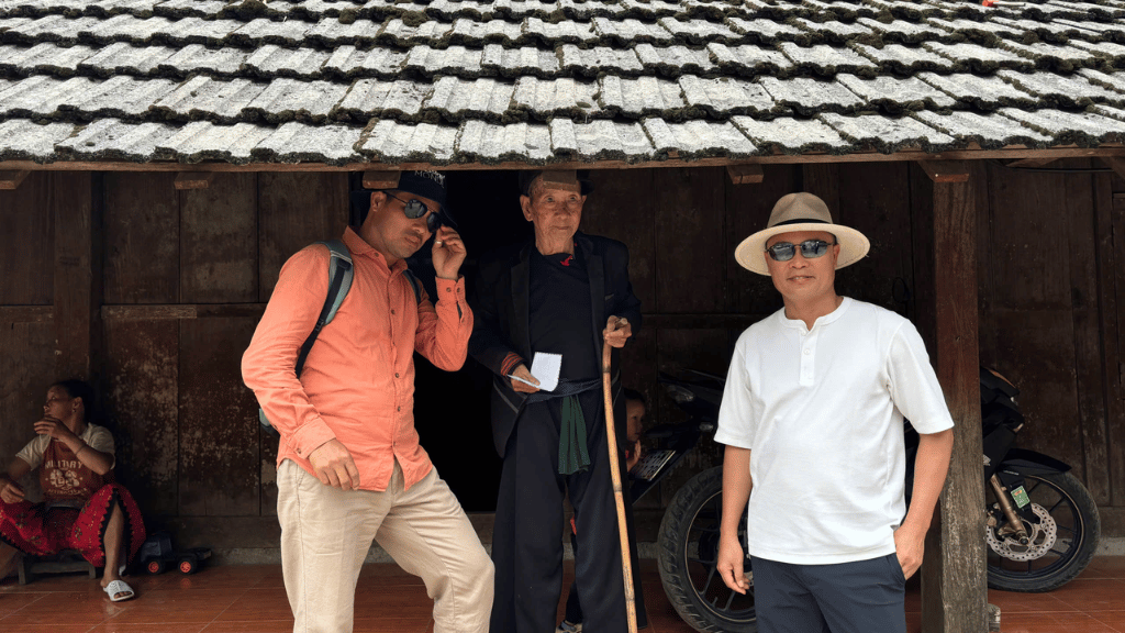 Visiting and supporting elderly people in need in local households