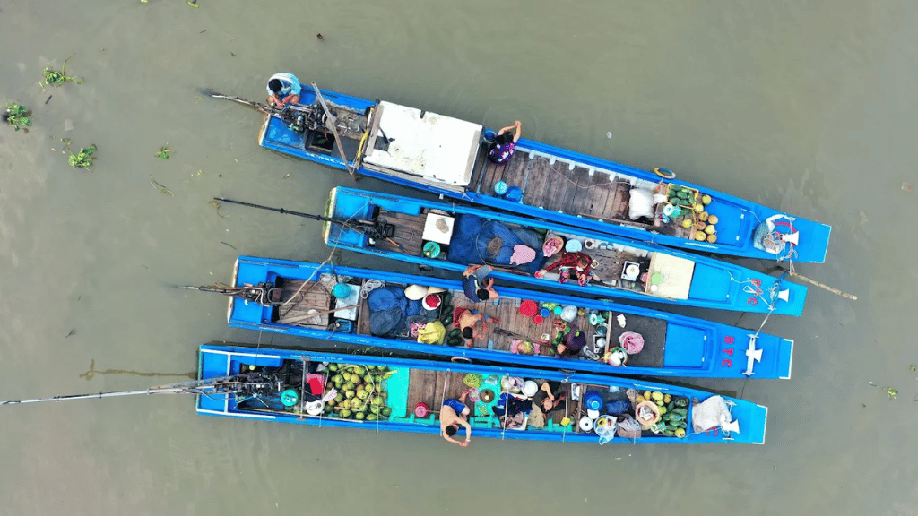 The floating market of Long Xuyen