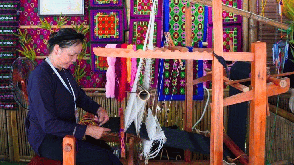 Discovering traditional crafts in Ngoc Con